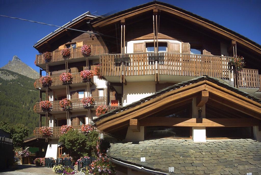 Hotel Vallee De Cogne Exteriör bild